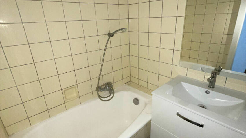 4256076f - Attribut alt par défaut.