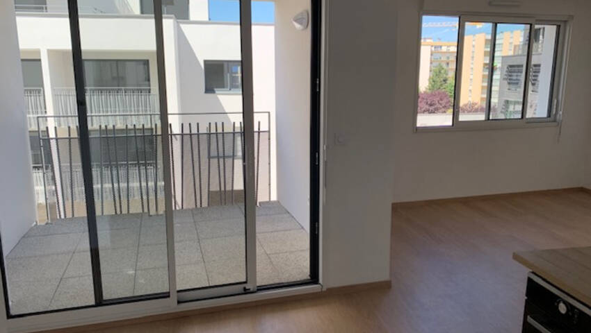 32269259b - Attribut alt par défaut.