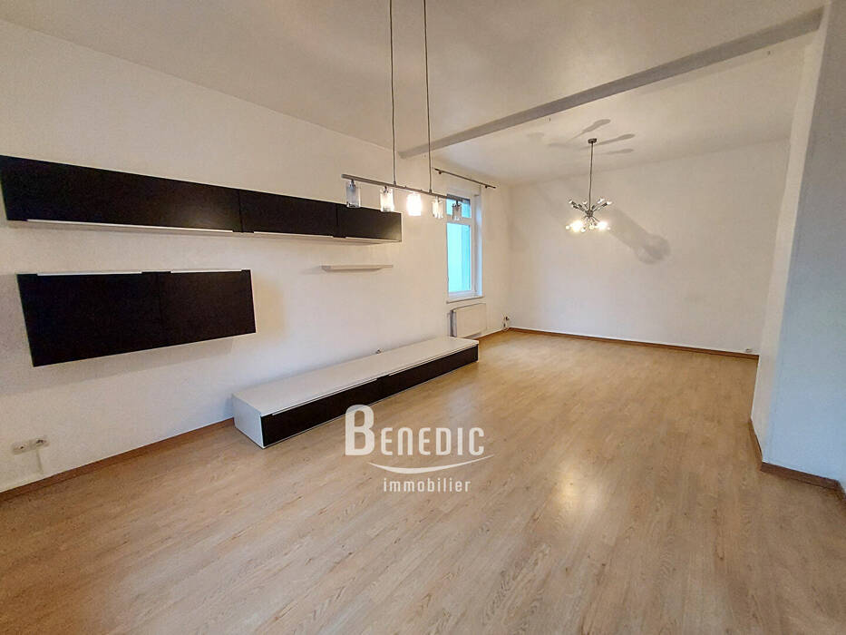 50627077b - Attribut alt par défaut.