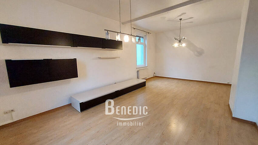 50627077b - Attribut alt par défaut.