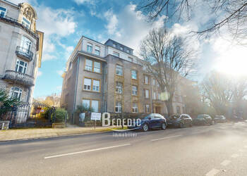 32972104a - Attribut alt par défaut.