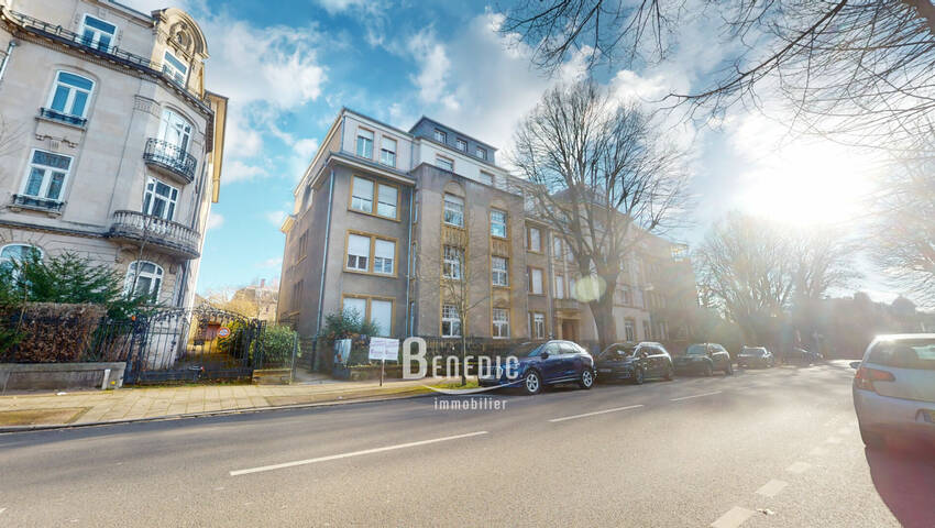 32972104a - Attribut alt par défaut.