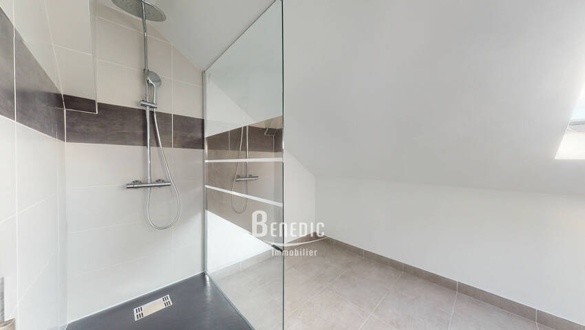 32972104m - Attribut alt par défaut.