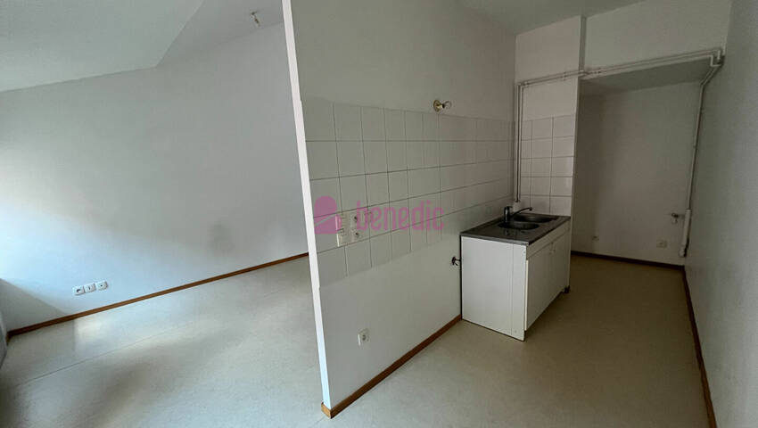 46491883b - Attribut alt par défaut.