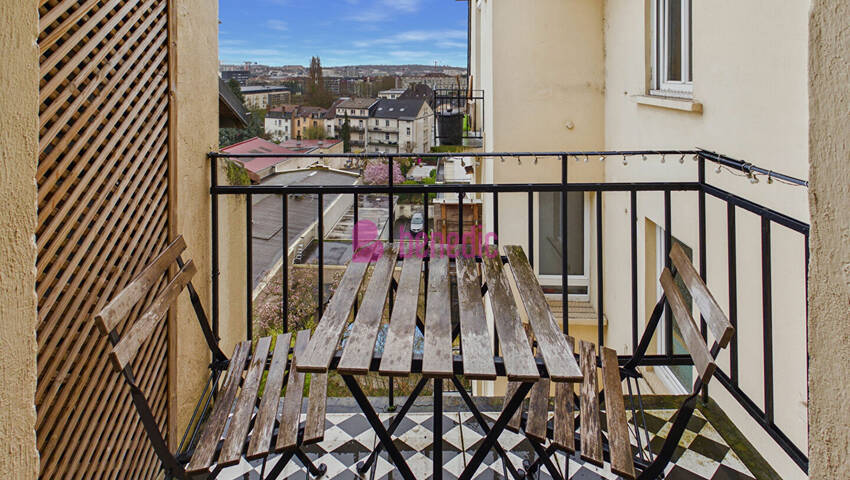 51331551c - Attribut alt par défaut.