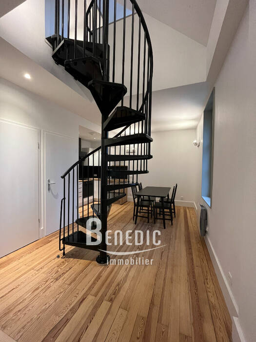 51512563b - Attribut alt par défaut.