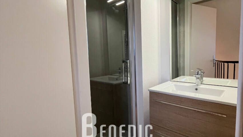 51512563e - Attribut alt par défaut.