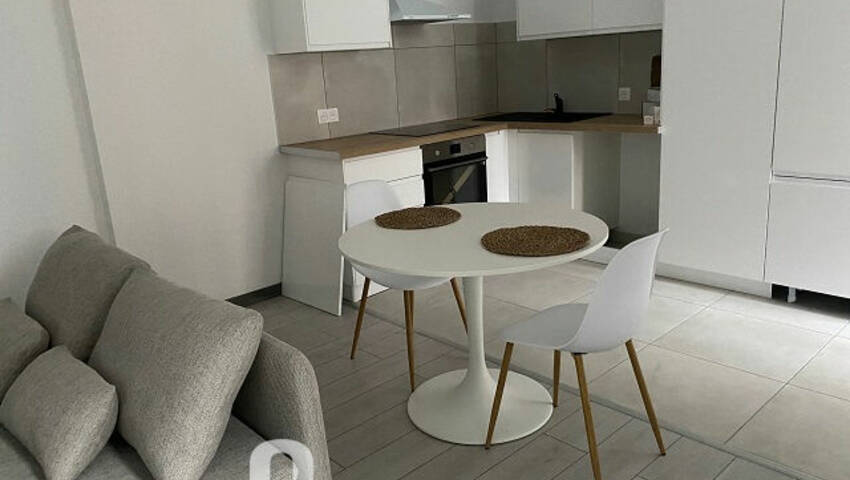 51661218a - Attribut alt par défaut.