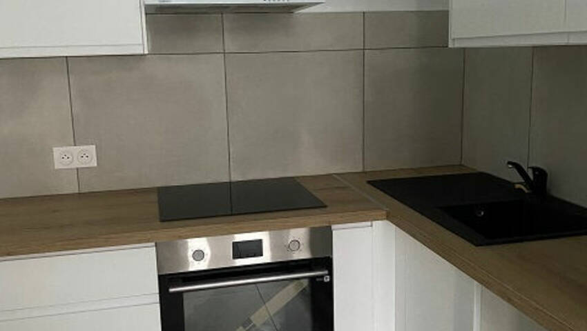 51661218b - Attribut alt par défaut.