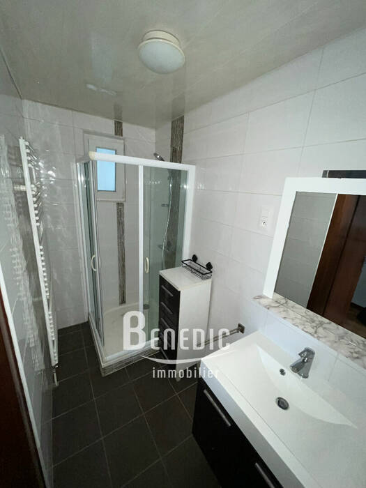 51460171c - Attribut alt par défaut.