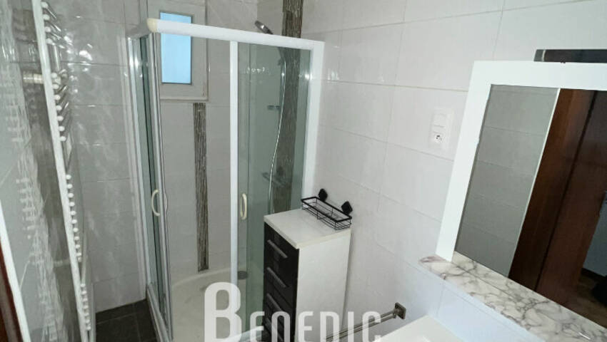 51460171c - Attribut alt par défaut.