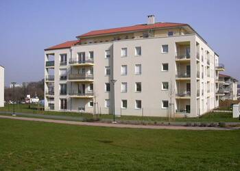 4254485b - Attribut alt par défaut.