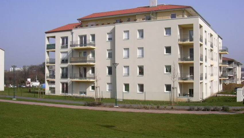 4254485b - Attribut alt par défaut.