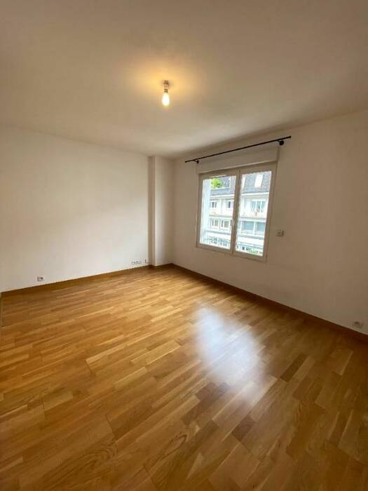 4247697b - Attribut alt par défaut.