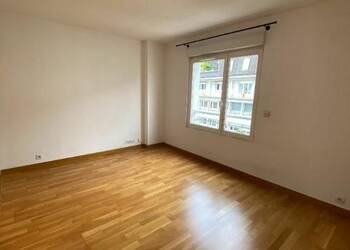 4247697b - Attribut alt par défaut.