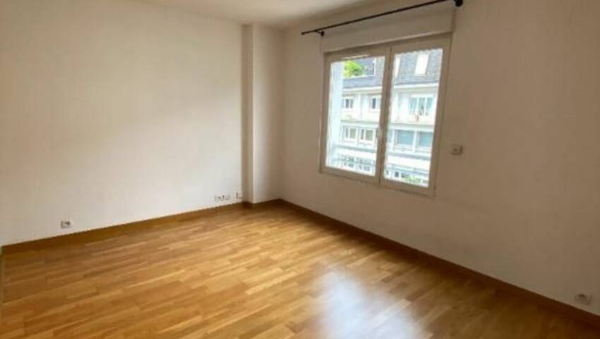 4247697b - Attribut alt par défaut.