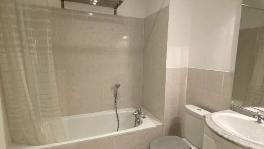 4247697f - Attribut alt par défaut.