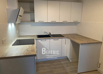 51847429b - Attribut alt par défaut.