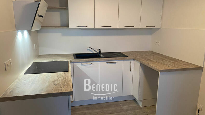 51847429b - Attribut alt par défaut.