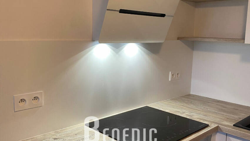 51847429c - Attribut alt par défaut.