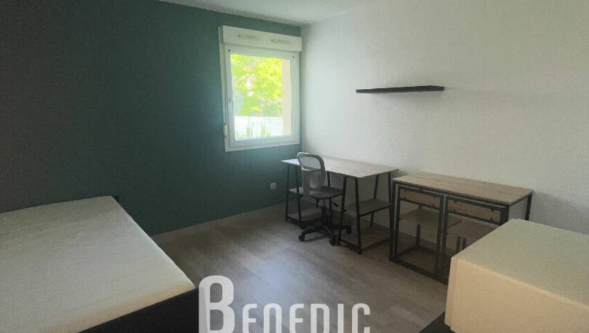 51547108b - Attribut alt par défaut.