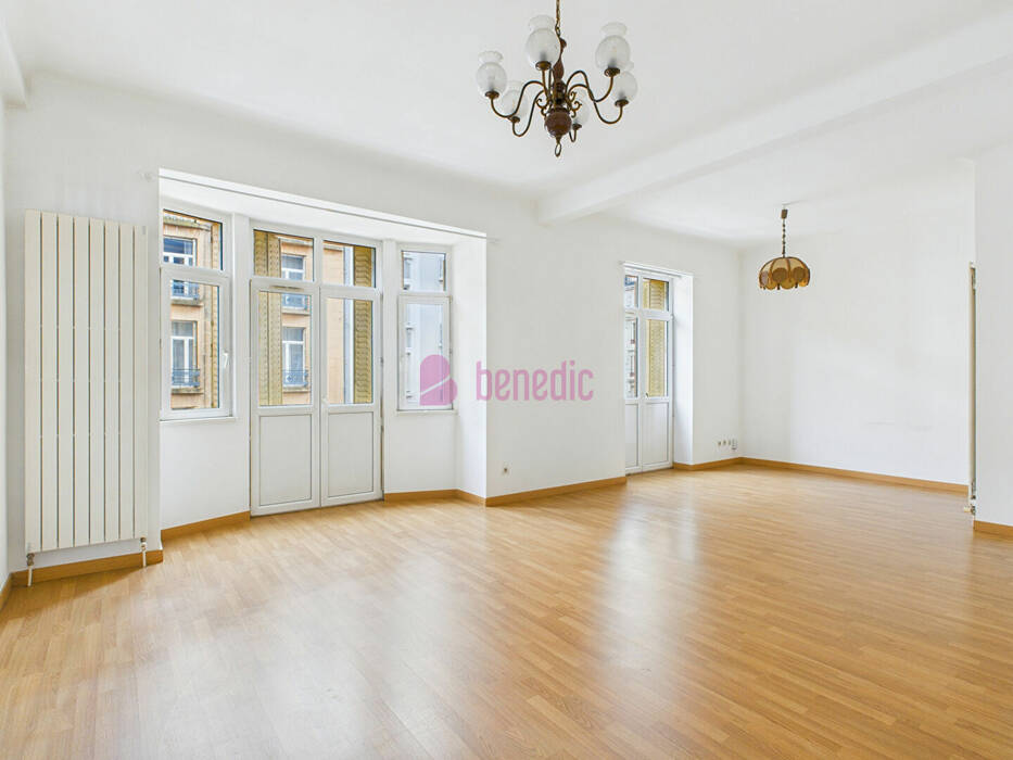 4254844b - Attribut alt par défaut.