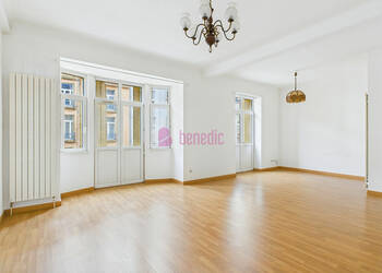 4254844b - Attribut alt par défaut.