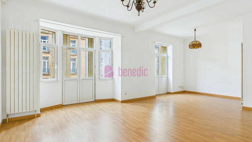 4254844b - Attribut alt par défaut.