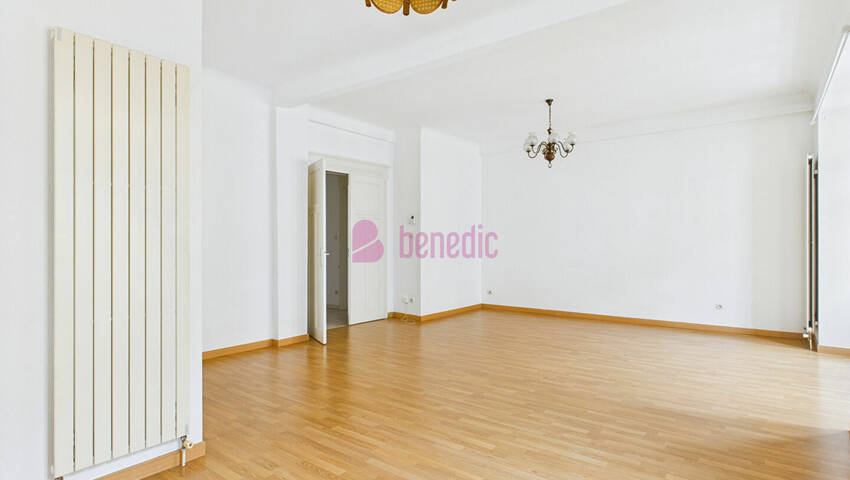 4254844c - Attribut alt par défaut.