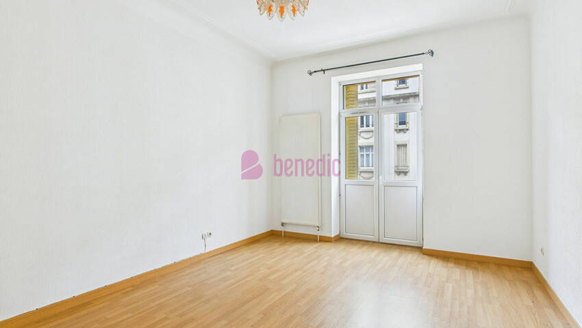 4254844e - Attribut alt par défaut.