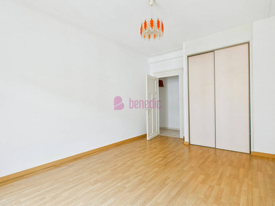 4254844f - Attribut alt par défaut.