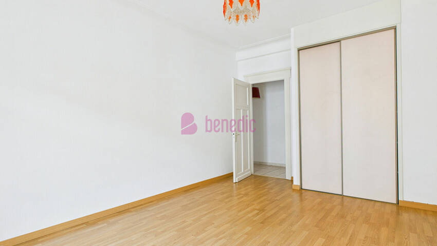 4254844f - Attribut alt par défaut.