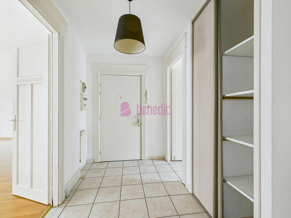 4254844l - Attribut alt par défaut.