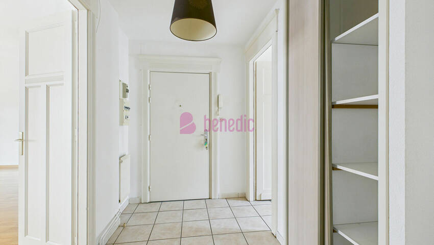 4254844l - Attribut alt par défaut.