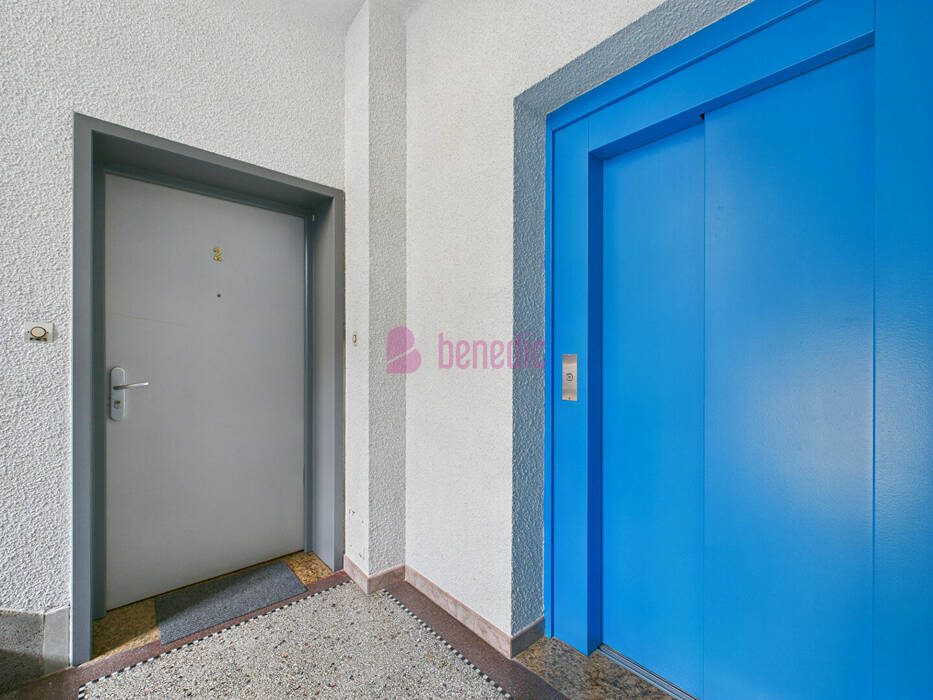 4254844m - Attribut alt par défaut.