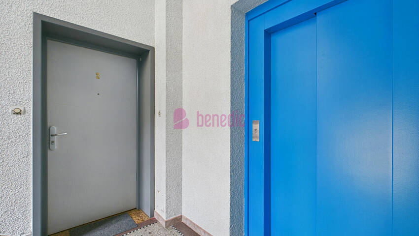 4254844m - Attribut alt par défaut.