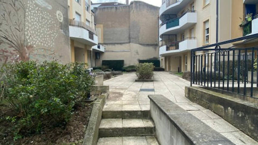 52468656l - Attribut alt par défaut.