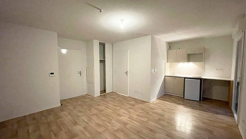 25492022b - Attribut alt par défaut.