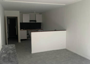 4255978b - Attribut alt par défaut.