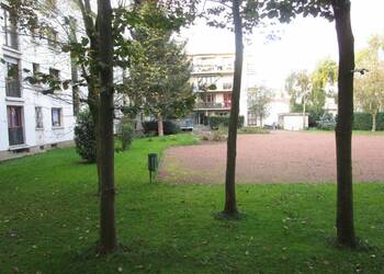 4254255b - Attribut alt par défaut.