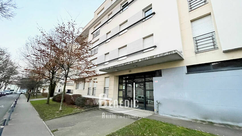 52935197f - Attribut alt par défaut.