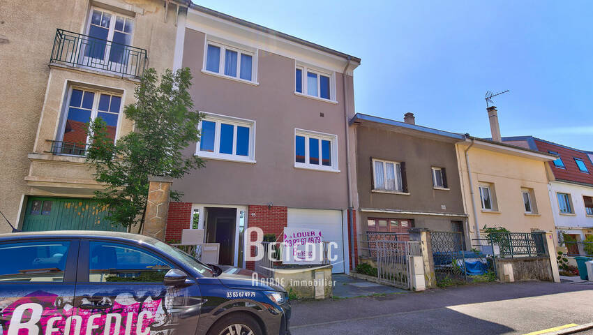 52603625b - Attribut alt par défaut.