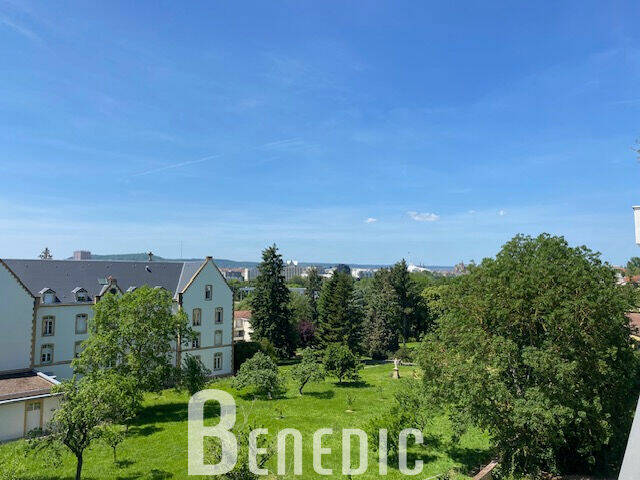 53048562c - Attribut alt par défaut.