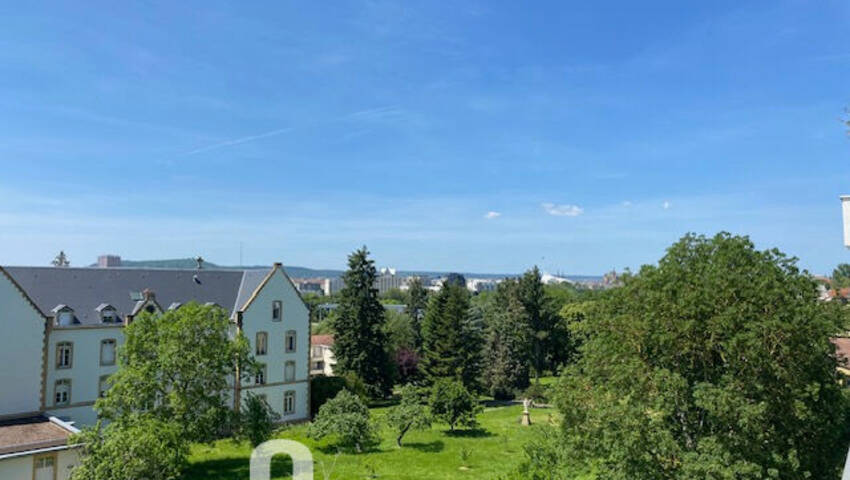 53048562c - Attribut alt par défaut.