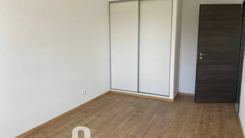 53048562g - Attribut alt par défaut.