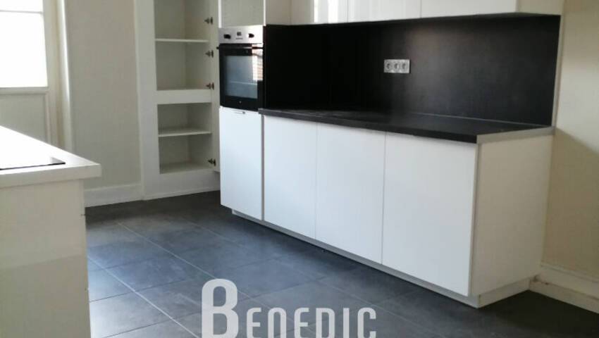 36846308a - Attribut alt par défaut.