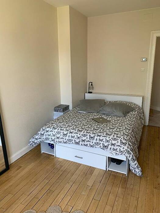 4246543b - Attribut alt par défaut.