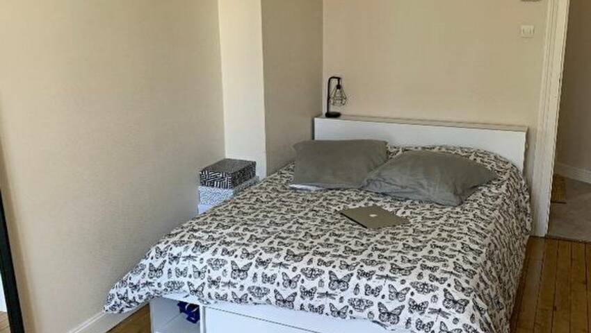 4246543b - Attribut alt par défaut.