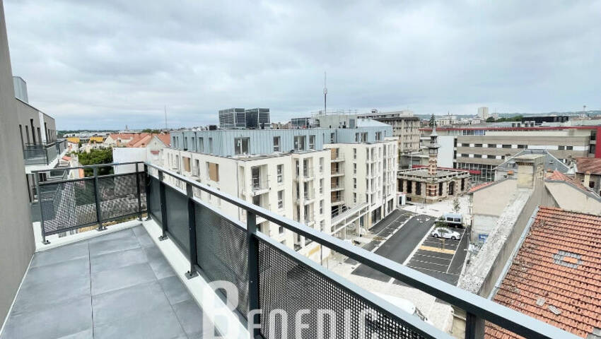 53292935d - Attribut alt par défaut.
