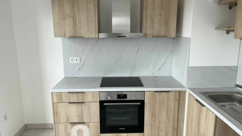 53297034b - Attribut alt par défaut.